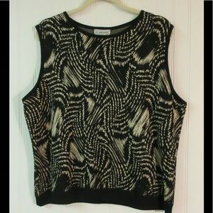 St. John Sport classic sleeveless sweater XL